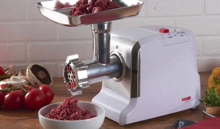 cleaning a meat grinder